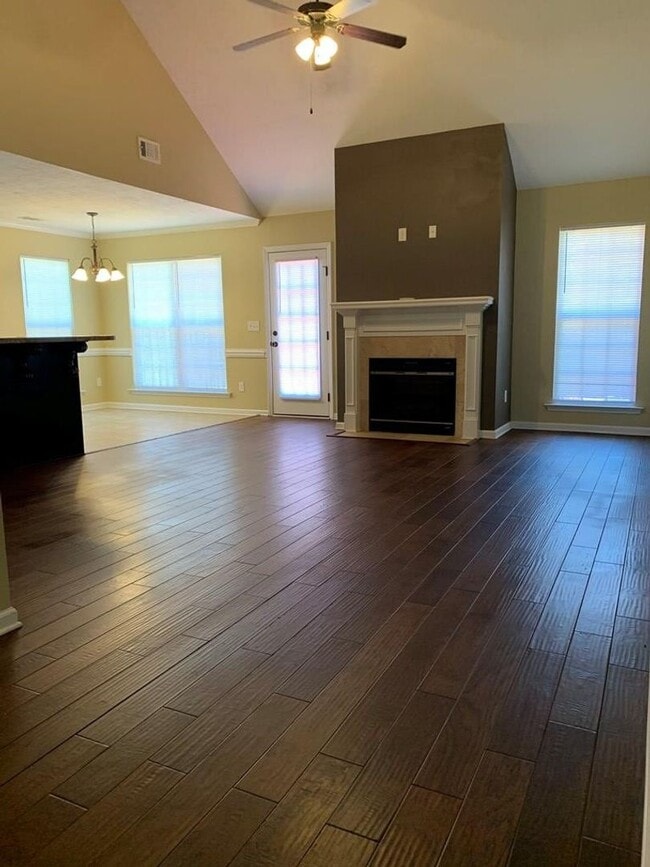 Photo - 548 Lory Ln