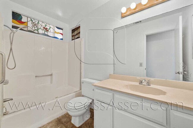 Photo - Single-Story 3 Bed with Covered Patio & Gated Yard