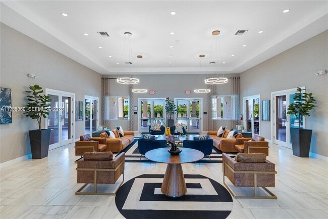 Building Photo - 495 NE 5th Ln