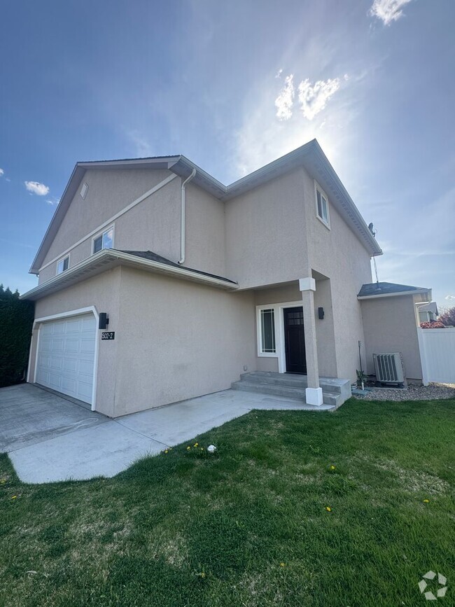 Building Photo - B1502 Unit 2 Rental