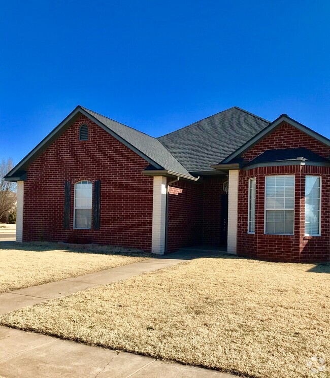 Building Photo - Beautiful Home in Moore - 3 Bed, 2 Bath, P...