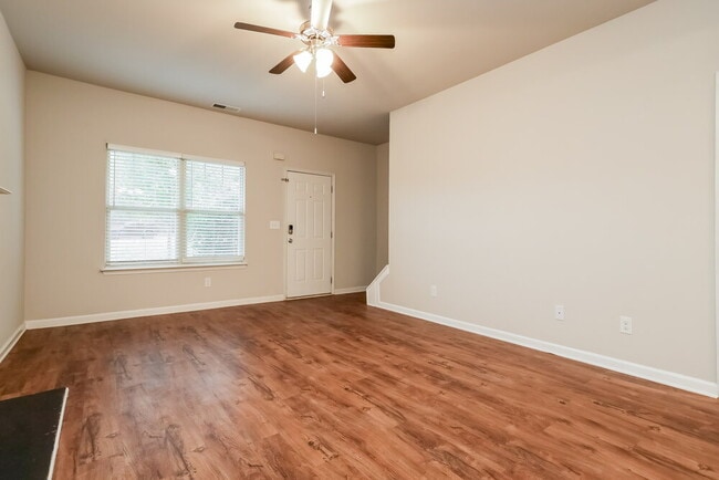 Photo - 624 Benjamin Ct