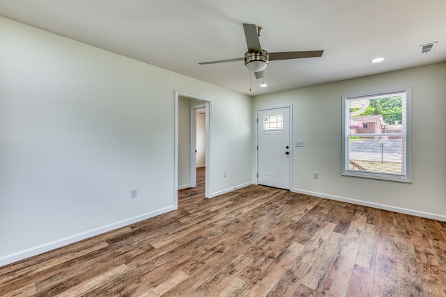 Photo - 107 Bettie St