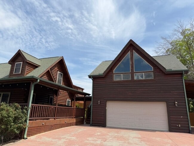 Photo - Sevierville 37876 - 3 bedroom, 3.5 Bath, 2486 sq. ft. Cabin and a 672 sq. ft. Studio above garage...