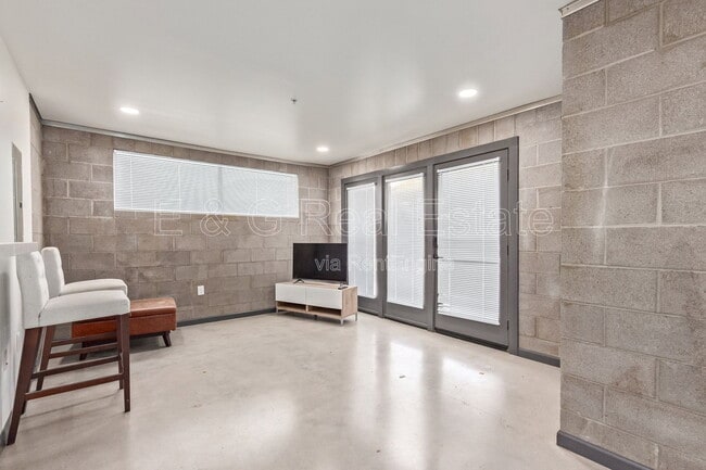 Photo - 129 N 11th Ave Unidad 1b