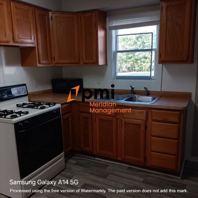 Photo - 1425 Lennox St