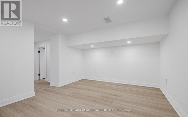 Photo - 562 Deloraine Ave