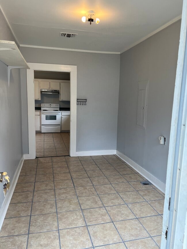 Photo - 108 W Shamrock Ave