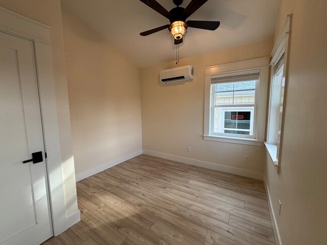 Photo - 480 SE Reed Market Rd