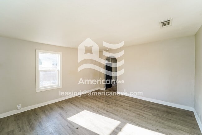 Photo - 2046 Russet St