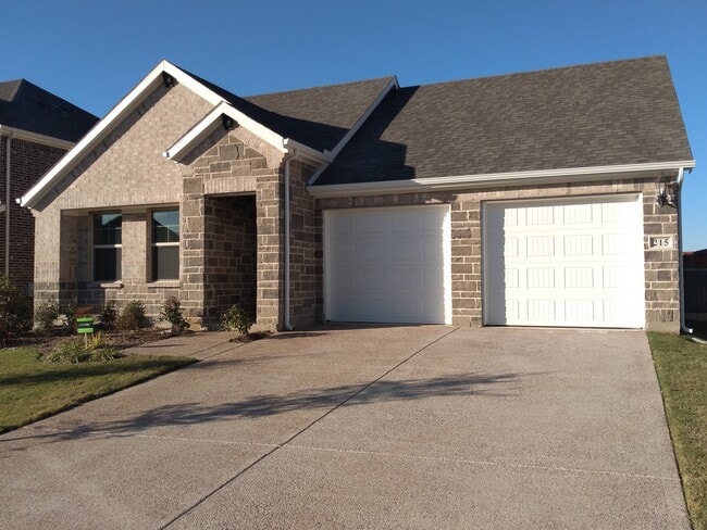 Photo - 215 Fieldstone Dr House