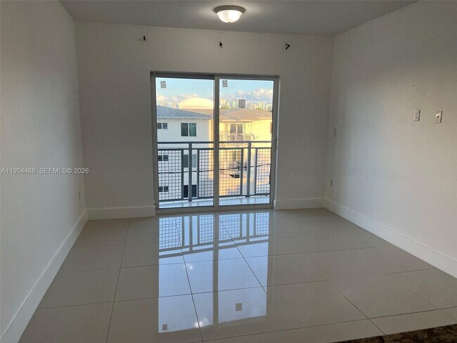 Photo - 2300 NW 7th St Unidad 308