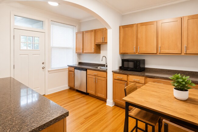 Photo - 2332 W Addison St Unit B1