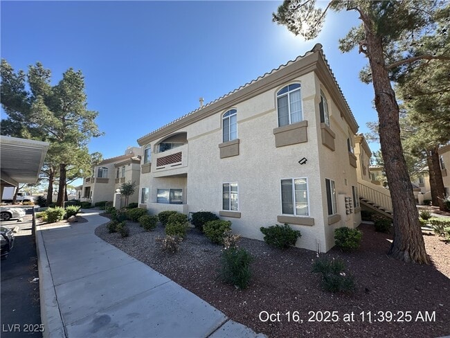 Building Photo - 7400 W Flamingo Rd Unit 1034