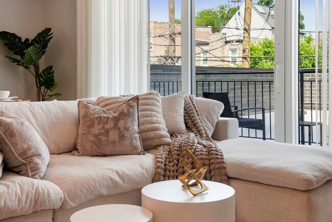 Photo - 2344 W Polk St Unit SI ID1359789P