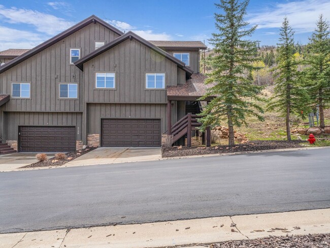 End-Unit Townhome in Cove Canyon - End-Unit Townhome in Cove Canyon