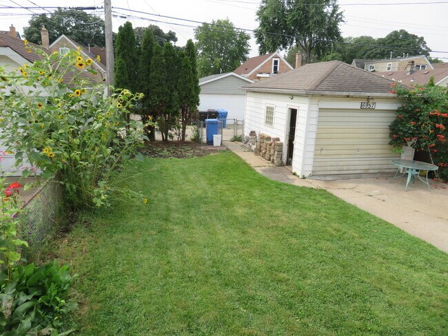 Photo - 6957 W Fletcher St