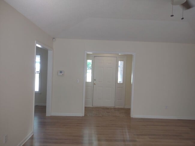 Photo - Wonderful Three Bedroom Home in Northeast Columbia!