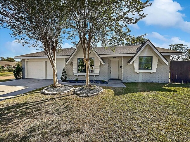 Building Photo - 5742 Ludington Dr