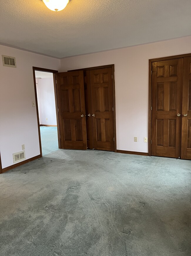 Photo - 1664 Forster Av