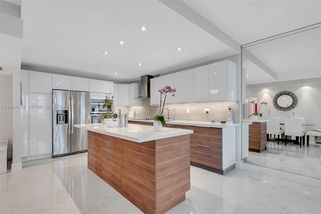 Photo - 2301 Collins Ave Unit 810