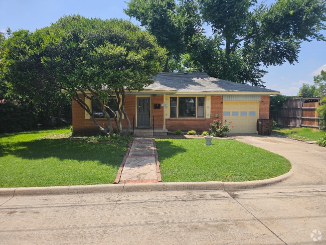 Building Photo - 1103 L Ave Rental