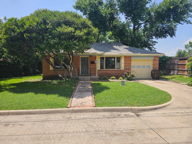 Photo - 1103 L Ave House