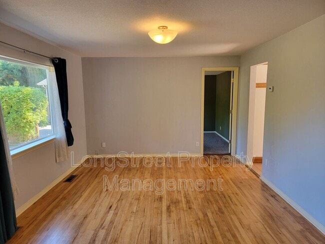 Photo - 780 SE Marion Ave