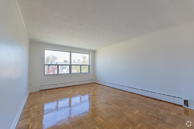 1BR, 1BA - 624SF - Living Room - 7 Glazebrook Ave Unit 8