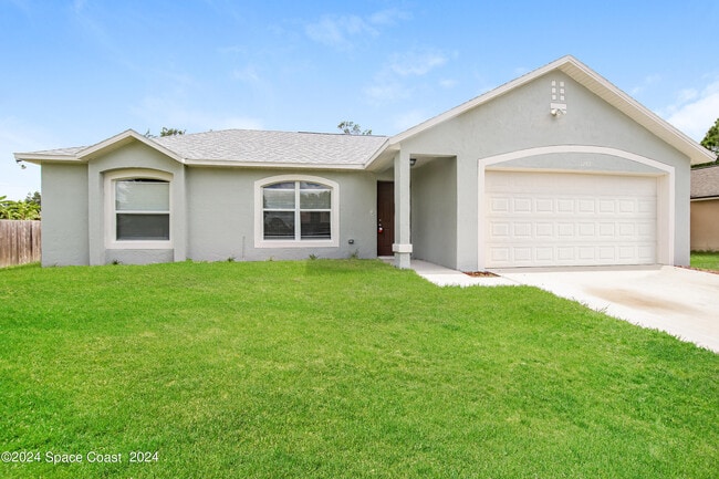 Photo - 1792 Parrsboro St NW