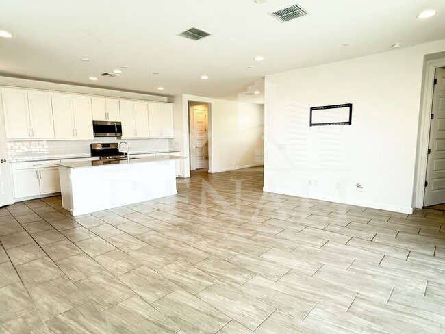 Photo - 1636 W Estes Way