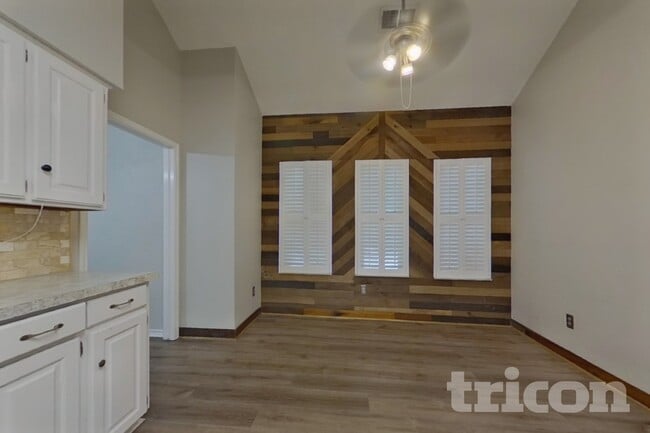 Photo - 509 Live Oak Dr