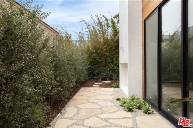 Photo - 1033 1/2 Grant St