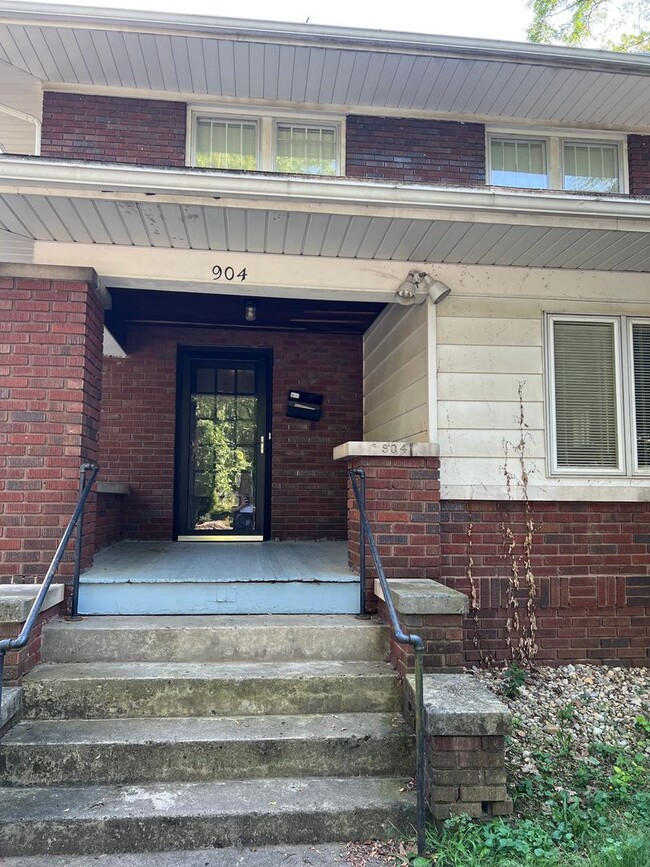 3 Bedroom House Near IU Bloomington Campus - 3 Bedroom House Near IU Bloomington Campus
