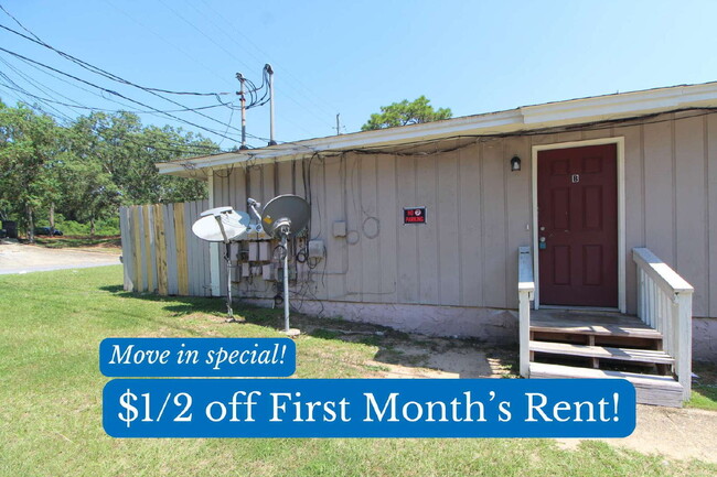 Building Photo - 2-Bedroom Apartment with Walk-In Closet & ... Unit B