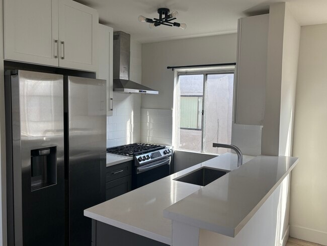 Building Photo - HOBART BLVD INC Unit 11