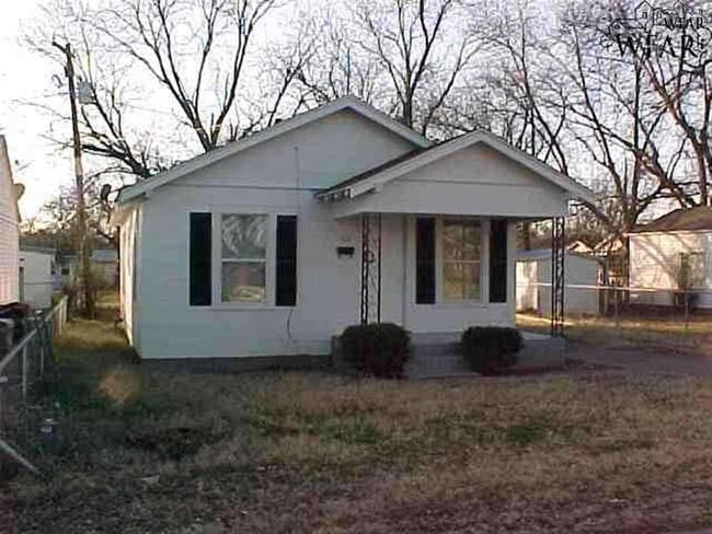 Photo - 502 Rosewood St