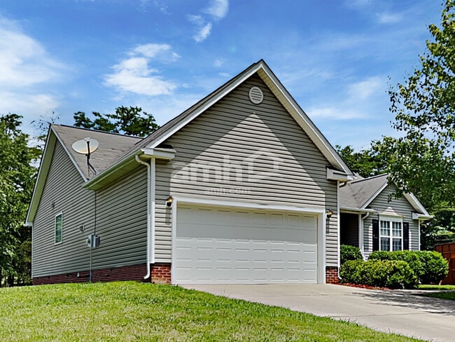 Building Photo - 1207 Hampton Park Dr Rental