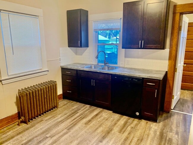 Photo - 4 Bedroom, 1.5 Bath Home – North East Gran...