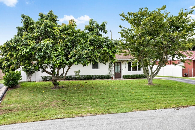 Photo - 4358 Birdwood St