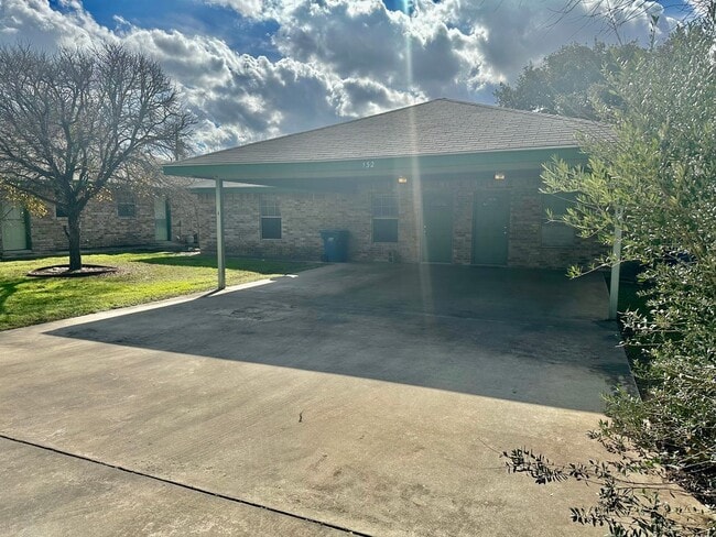 Photo - Cozy 2/1 Duplex in Pleasanton w/ Dedicated Parking ~ Move-In Ready!