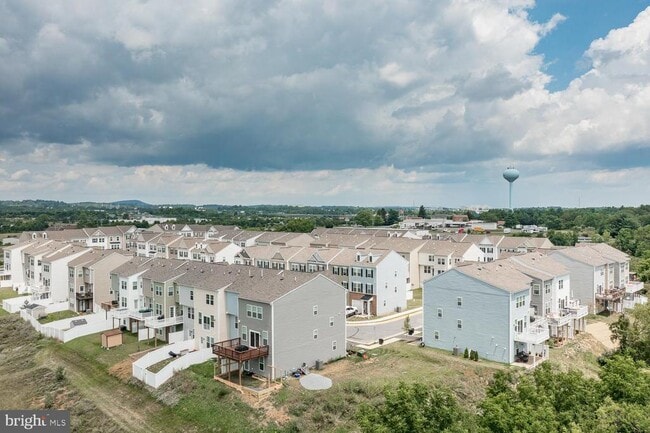 Photo - 227 Schramm Lp