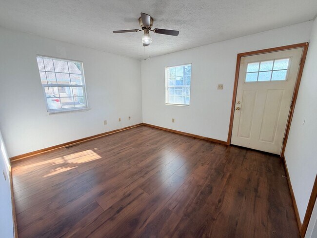 Photo - 550 Wood St