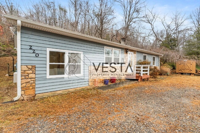 Photo - 220 Meredith Lp