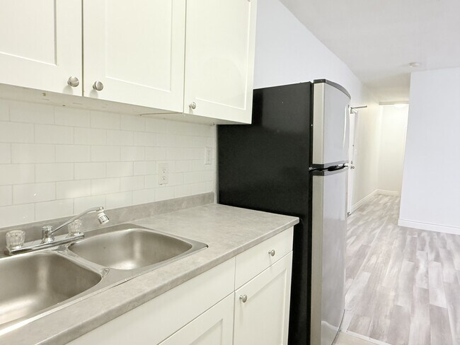 Photo - 581 Pierre Ave Unit 4