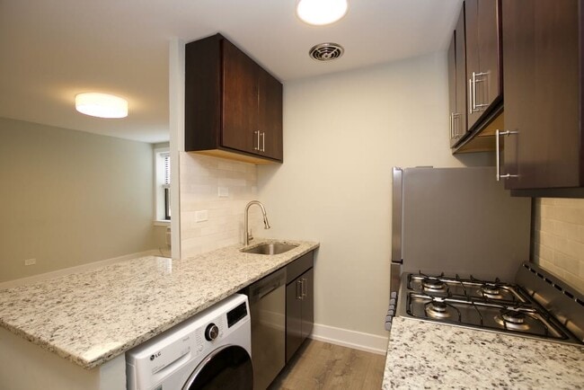 Photo - 448 W Barry Unit 123