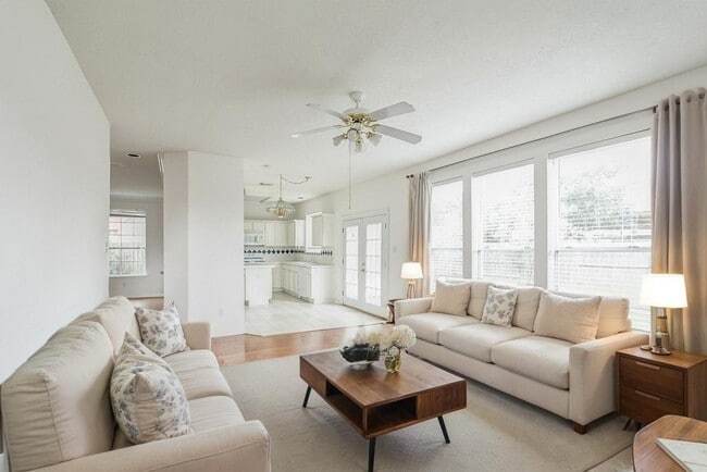 Photo - 1702 River Trail