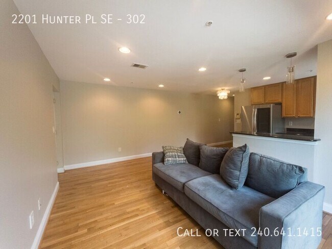 2201 Hunter Pl SE