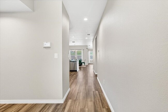 Photo - 8121 Cattlemen Dr
