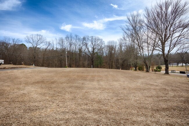 Photo - Spacious & Charming in Scottsboro!